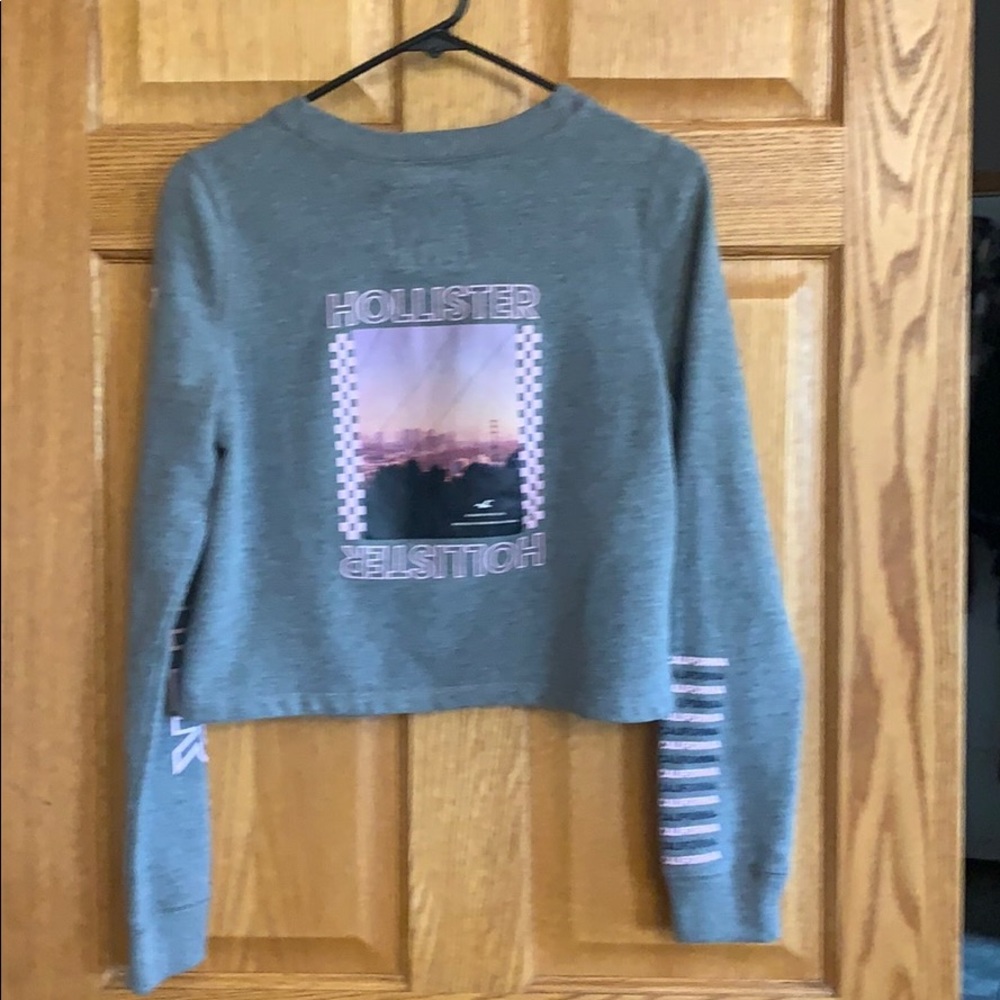 Hollister Cropped Sweatshirt‎ - Picture 2 of 6